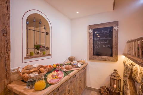 Dining area, Buffet breakfast