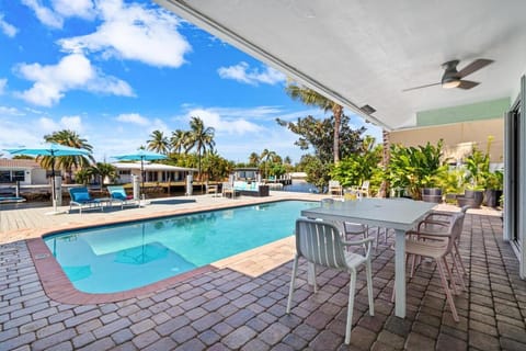Waterfront Oasis with Pool, Sunset Views and Dock House in Wilton Manors