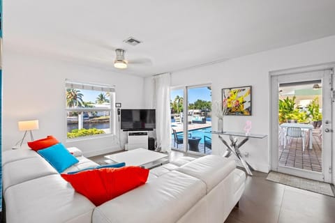 Waterfront Oasis with Pool, Sunset Views and Dock House in Wilton Manors