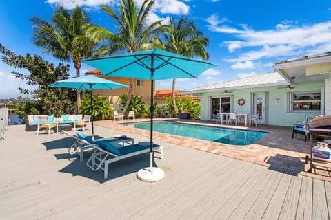 Waterfront Oasis with Pool, Sunset Views and Dock House in Wilton Manors