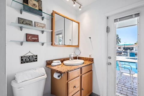 Waterfront Oasis with Pool, Sunset Views and Dock House in Wilton Manors