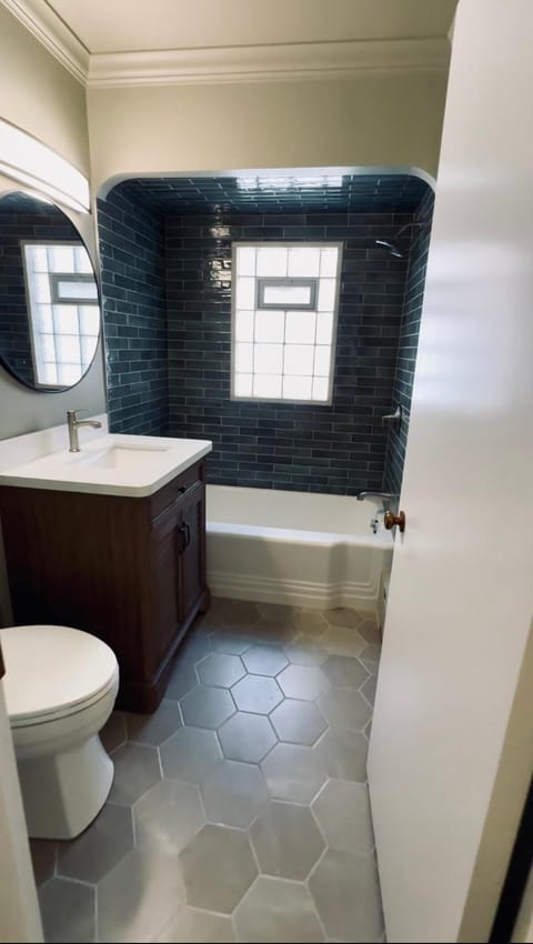 Oak Park Oasis Near Chicago Apartment in Oak Park