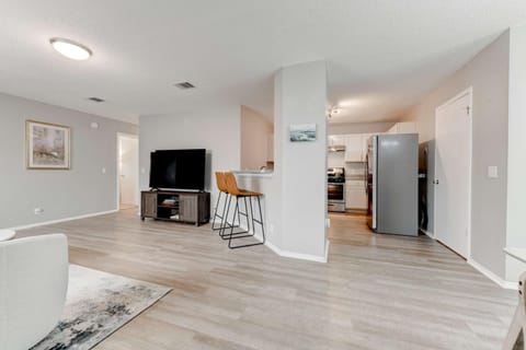 Communal lounge/ TV room, TV and multimedia, Kitchen or kitchenette, Evening entertainment, oven, stove