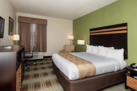Quality Inn & Suites Hotel in Ozark Mountains