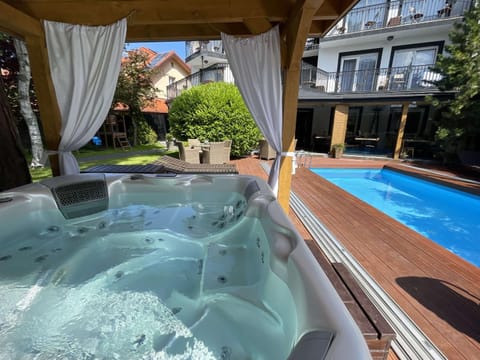 Hot Tub, Spa and wellness centre/facilities