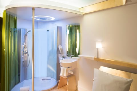 Shower, Bathroom, towels