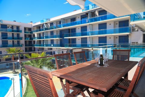 Dining area, Pool view