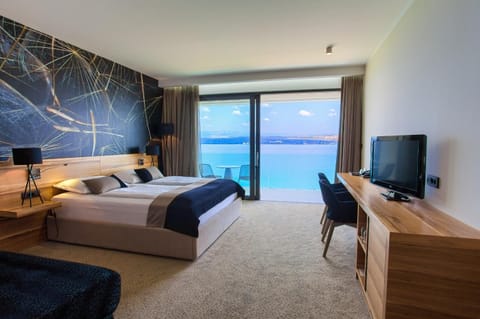 Bed, Photo of the whole room, Sea view