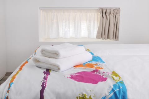 Bedroom, City view