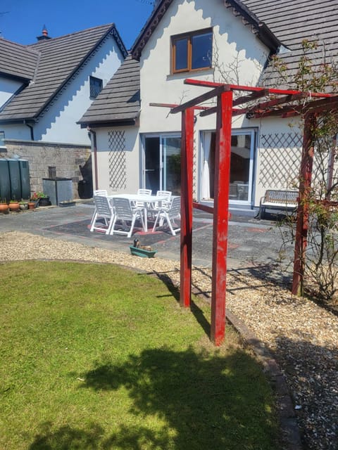Property building, Patio, Garden, Garden view