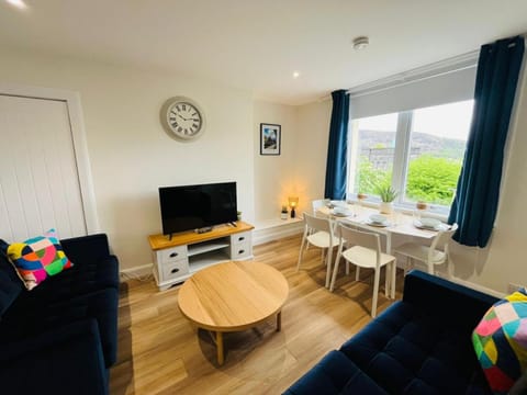 TV and multimedia, Living room, Dining area, Evening entertainment