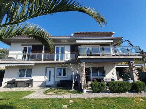 Apartment with SeaView and Garden for 6 Bed and Breakfast in Portorož
