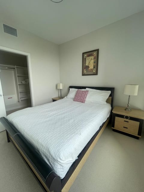 Chic 1BR High-rise Gem in the Heart of Vancouver Apartment in Richmond