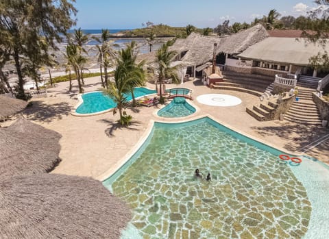 Bird's eye view, Pool view