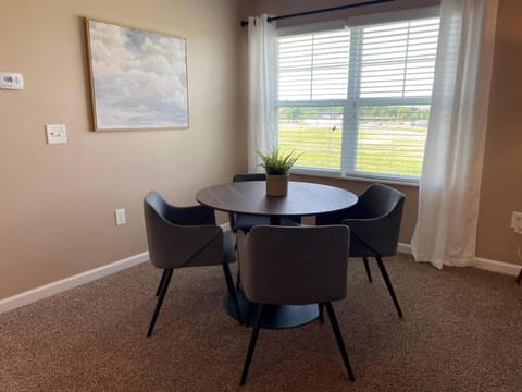 Retreat At The Charles Top Floor Gated Parking Apartment in Hilliard