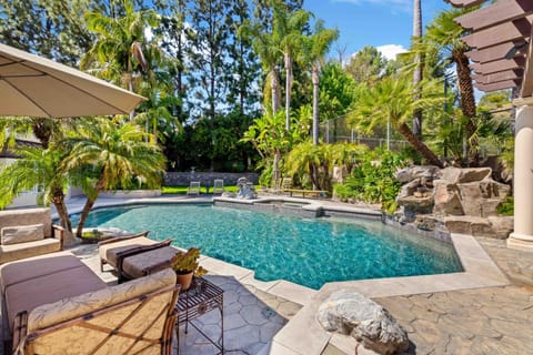 Patio, Spring, Day, Natural landscape, Garden, Garden view, Pool view, Swimming pool, Swimming pool, sunbed