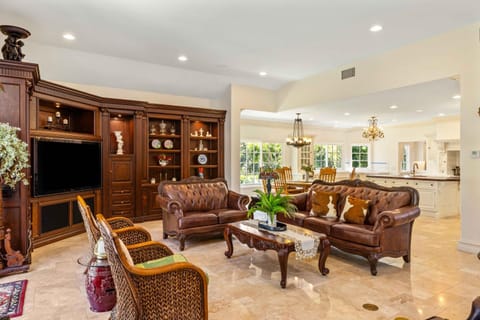 TV and multimedia, Living room, Seating area, Evening entertainment