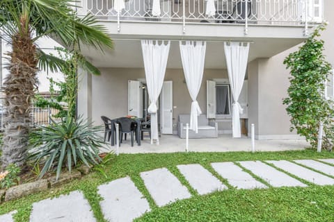 Patio, Garden, Garden view