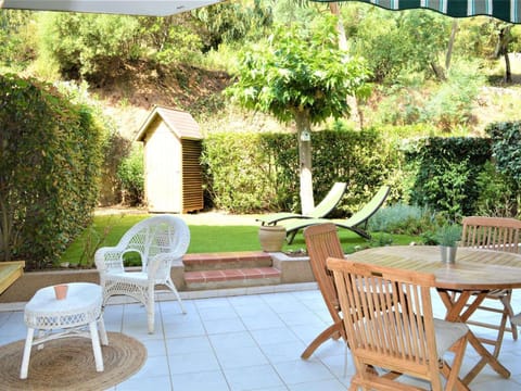 Appartement T3 Climatisé avec Jardin Privatif - Proche Plages et Commerces à Cavalaire-sur-Mer - FR-1-226B-32 Apartment in Cavalaire-sur-Mer