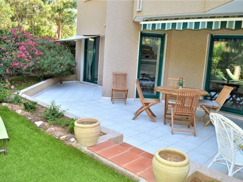 Appartement T3 Climatisé avec Jardin Privatif - Proche Plages et Commerces à Cavalaire-sur-Mer - FR-1-226B-32 Apartment in Cavalaire-sur-Mer