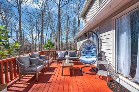 8 Br Sleeps 24 Hot Tub Game Room Dog Friendly House in Upper Hominy