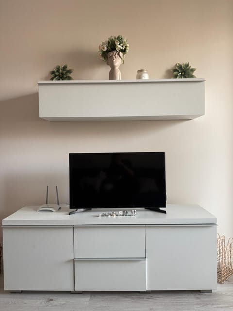 Communal lounge/ TV room, TV and multimedia
