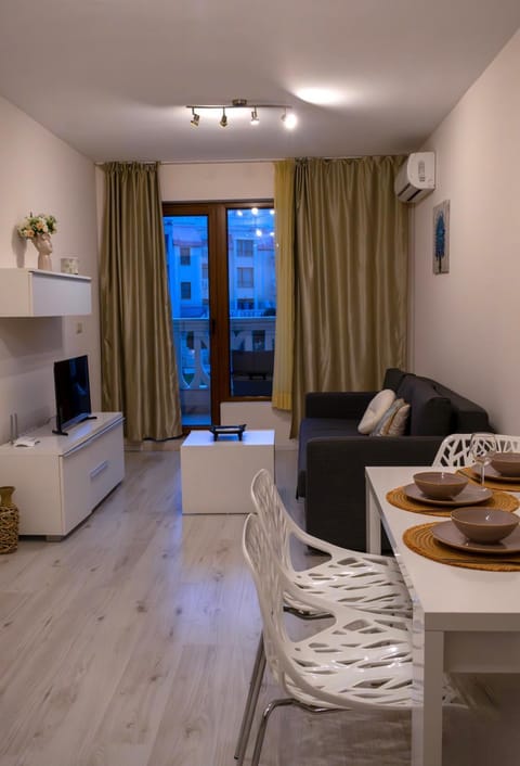 TV and multimedia, Living room, air conditioner
