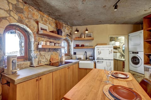 Kitchen or kitchenette, stove, toaster, washing machine, dryer