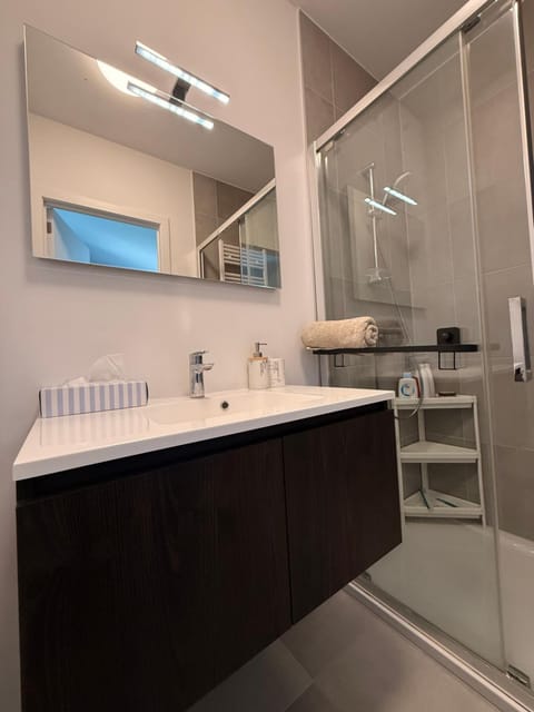 Séjour lumineux avec Balcon Apartment in Brussels