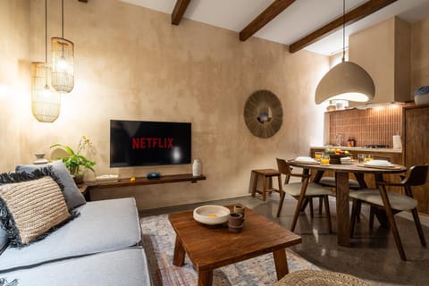 TV and multimedia, Living room, Seating area, Dining area, Evening entertainment
