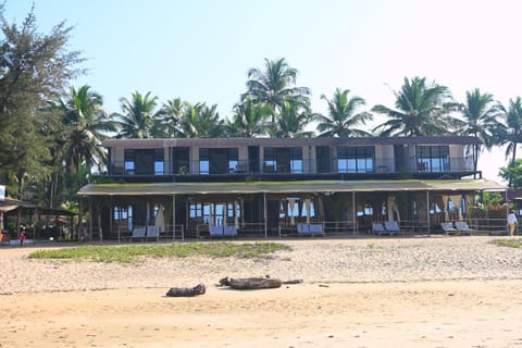 Property building, Day