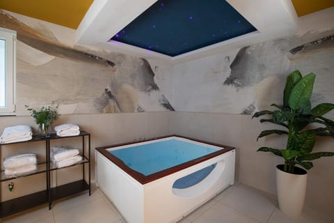 Villa Isla Verde for 10 people with private pool & sauna only 10 meters from the sea Villa in Medulin