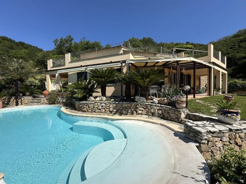 Villa Mareluna Stylish Waterfront Villa with Pool Near Sandy Beaches Villa in Lerici