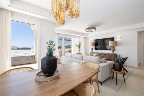 Living room, Dining area