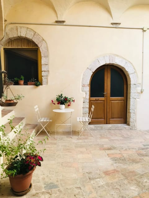 Patio, Facade/entrance