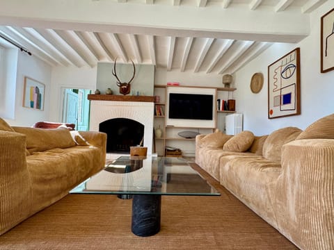 Communal lounge/ TV room, TV and multimedia, Living room