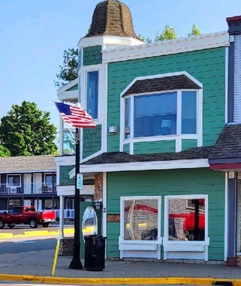 Pier Harbor #1 Condo in Saint Ignace