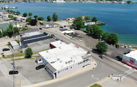 Pier Harbor #2 Apartment in Saint Ignace