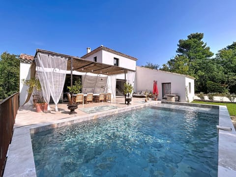 Property building, Patio, Day, Natural landscape, Garden, Pool view, Swimming pool, sunbed