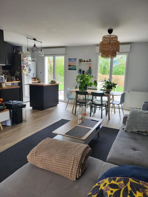 Kitchen or kitchenette, Living room, Communal kitchen