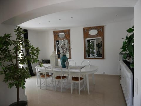 Villa calme avec piscine Luberon Villa in La Roque-d'Anthéron