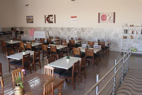 Restaurant/places to eat, Banquet/Function facilities, Area and facilities