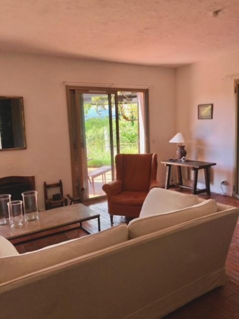 Villa familiale dans beau domaine Villa in Valbonne