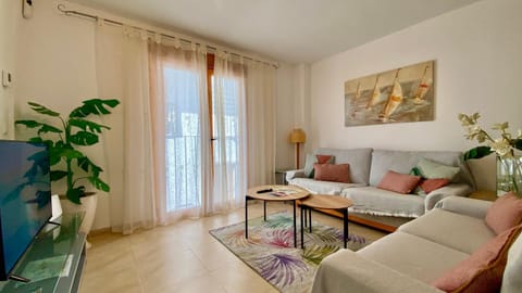 Communal lounge/ TV room, TV and multimedia, Living room, Seating area