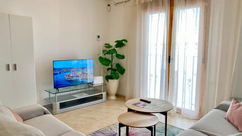 Communal lounge/ TV room, TV and multimedia, Living room, Seating area