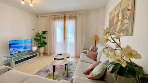 Communal lounge/ TV room, TV and multimedia, Living room, Seating area