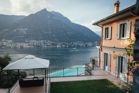 Property building, Bird's eye view, Garden, Balcony/Terrace, Lake view