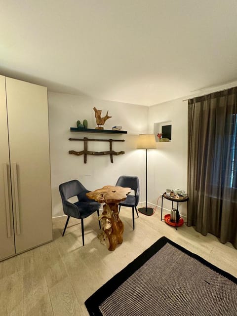 Coffee/tea facilities, Living room, Decorative detail, Seating area, furniture, wardrobe