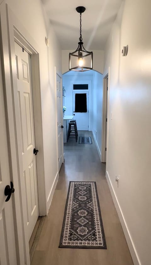 Cozy Casa by OHare Airport Apartment in Jefferson Park