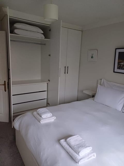 Bedroom, towels, wardrobe